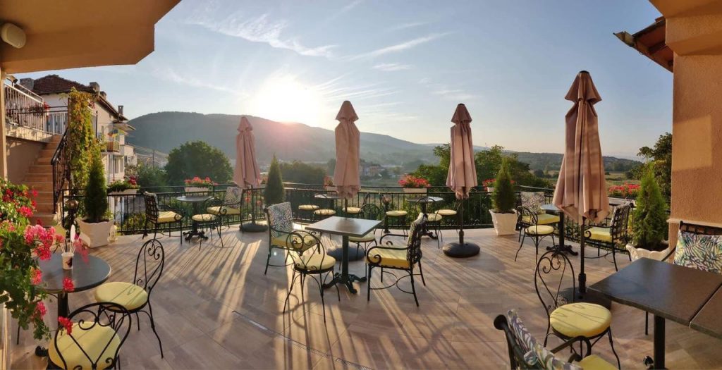 the-secret-garden-bar-dinner-terasa-coffee-panorama-view